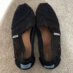 Toms black lace size 7